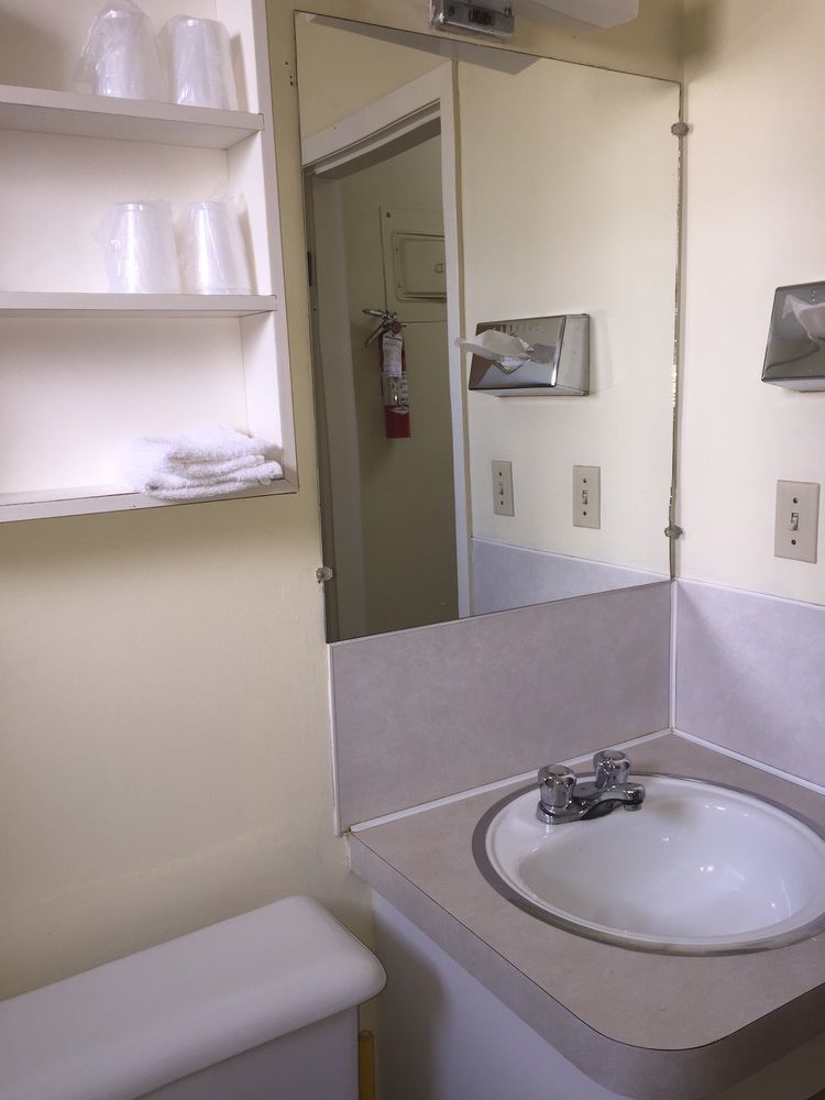Tyee Village Motel بورت ألبيرني المظهر الخارجي الصورة