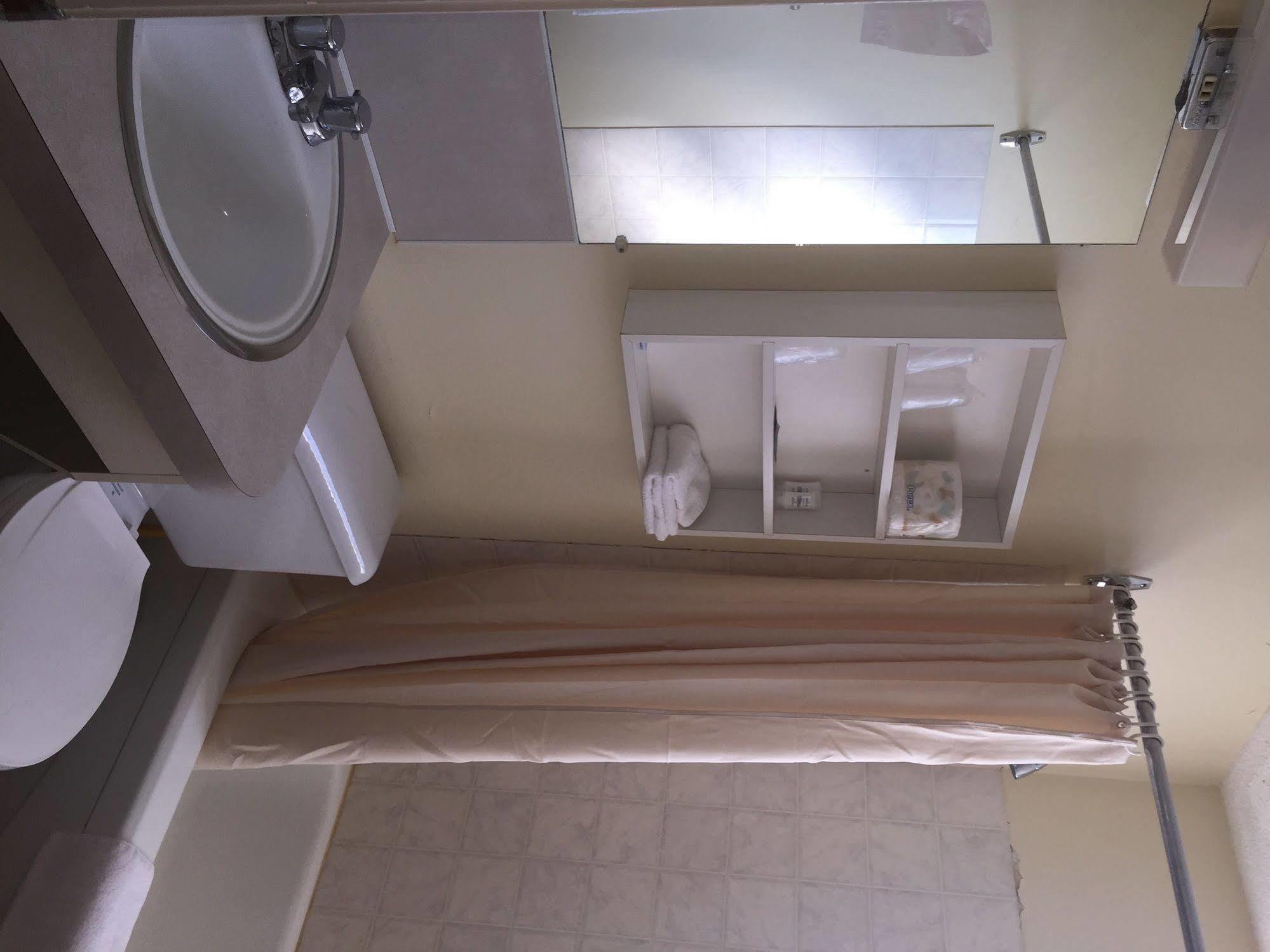 Tyee Village Motel بورت ألبيرني المظهر الخارجي الصورة